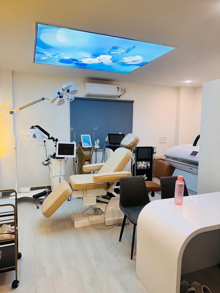 Teeth whitening and cosmetic treatment chair